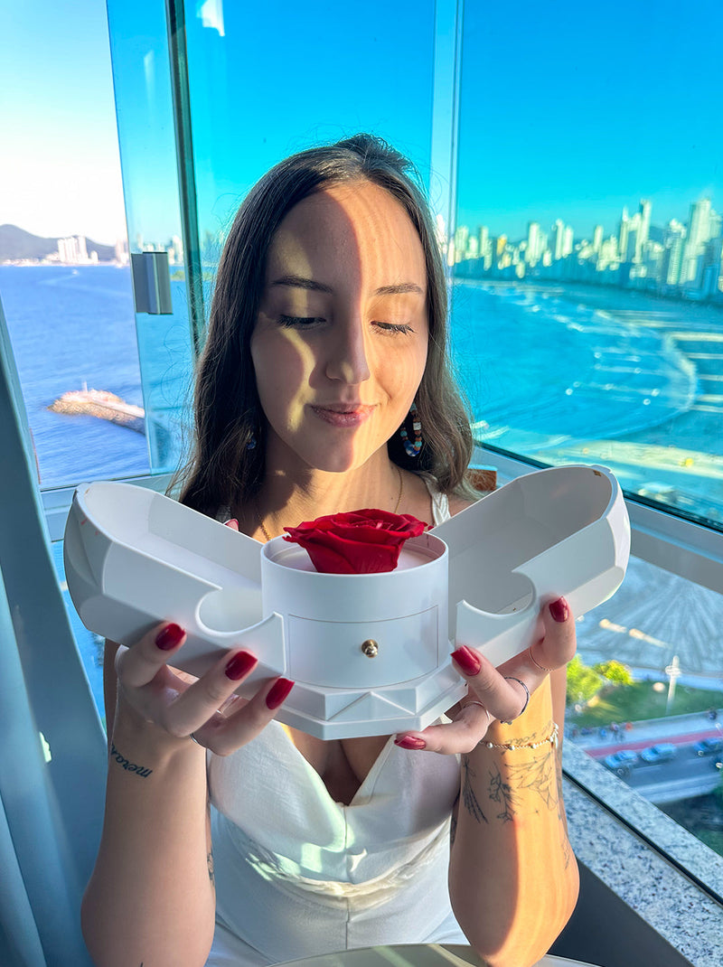 Caixa com Rosa Eterna & Colar Coração Personalizado